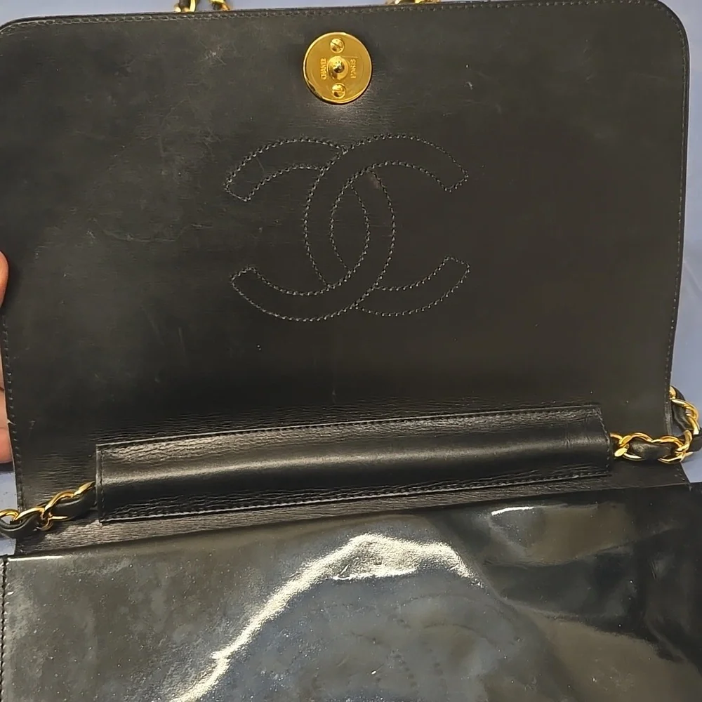 CHANEL Patent Leather Single Flap Black Bag - Picture 2 of 6